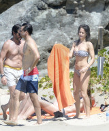 PEOPLE - Brooke Burke und David Charvet Pack turteln am Beach von St. Barts