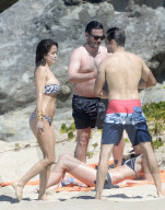 PEOPLE - Brooke Burke und David Charvet Pack turteln am Beach von St. Barts