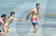PEOPLE - Brooke Burke und David Charvet Pack turteln am Beach von St. Barts