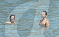 PEOPLE - Brooke Burke und David Charvet Pack turteln am Beach von St. Barts