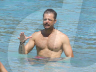 PEOPLE - Brooke Burke und David Charvet Pack turteln am Beach von St. Barts