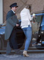 EXKLUSIV - Cameron Diaz geht zum Lunch mit einem 'Mystery Man'