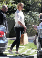 PEOPLE - Katherine Heigl in Los Feliz unterwegs