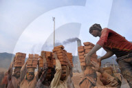 REPORTAGE - Nepal: Ziegel-Produktion in Lalitpur