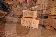 REPORTAGE - Nepal: Ziegel-Produktion in Lalitpur