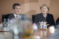 NEWS - Berlin: Angela Merkel mit Sigmar Gabriel vor der Kabinettsitzung