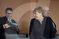 NEWS - Berlin: Angela Merkel mit Sigmar Gabriel vor der Kabinettsitzung