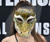 NEWS - PETA-Anhängerinnen demonstrieren an der Londoner Fashionweek