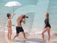 EXKLUSIV - Elsa Hosk posiert am Beach von St.Barth