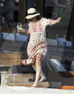 EXKLUSIV - Drew Barrymore am Beach von Tulum