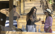 EXKLUSIV - Drew Barrymore am Beach von Tulum