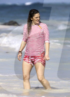 EXKLUSIV - Drew Barrymore am Beach von Tulum
