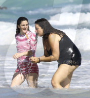 EXKLUSIV - Drew Barrymore am Beach von Tulum