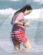 EXKLUSIV - Drew Barrymore am Beach von Tulum