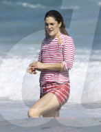 EXKLUSIV - Drew Barrymore am Beach von Tulum