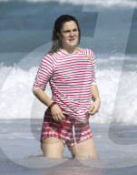 EXKLUSIV - Drew Barrymore am Beach von Tulum