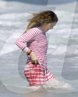EXKLUSIV - Drew Barrymore am Beach von Tulum