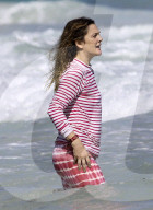 EXKLUSIV - Drew Barrymore am Beach von Tulum