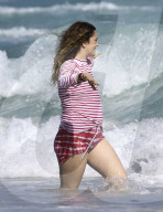 EXKLUSIV - Drew Barrymore am Beach von Tulum
