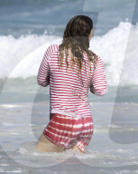 EXKLUSIV - Drew Barrymore am Beach von Tulum