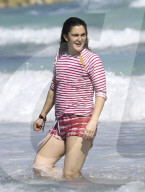 EXKLUSIV - Drew Barrymore am Beach von Tulum