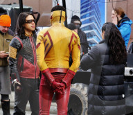 EXKLUSIV - Grant Gustin und Jessica Camacho stehen für "The Flash" in Vancouver vor der Linse