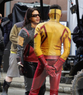 EXKLUSIV - Grant Gustin und Jessica Camacho stehen für "The Flash" in Vancouver vor der Linse