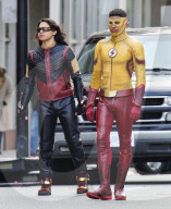 EXKLUSIV - Grant Gustin und Jessica Camacho stehen für "The Flash" in Vancouver vor der Linse