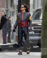 EXKLUSIV - Grant Gustin und Jessica Camacho stehen für "The Flash" in Vancouver vor der Linse