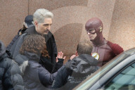 EXKLUSIV - Grant Gustin und Jessica Camacho stehen für "The Flash" in Vancouver vor der Linse