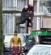 EXKLUSIV - Grant Gustin und Jessica Camacho stehen für "The Flash" in Vancouver vor der Linse