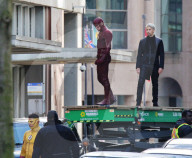 EXKLUSIV - Grant Gustin und Jessica Camacho stehen für "The Flash" in Vancouver vor der Linse