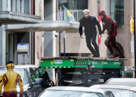 EXKLUSIV - Grant Gustin und Jessica Camacho stehen für "The Flash" in Vancouver vor der Linse