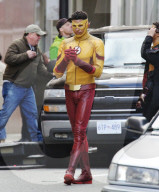 EXKLUSIV - Grant Gustin und Jessica Camacho stehen für "The Flash" in Vancouver vor der Linse