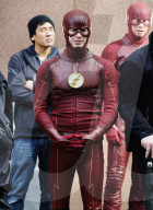 EXKLUSIV - Grant Gustin und Jessica Camacho stehen für "The Flash" in Vancouver vor der Linse
