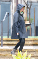 PEOPLE - Julia Roberts stapft mit den Kids durch den Regen von Los Angeles