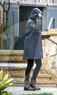 PEOPLE - Julia Roberts stapft mit den Kids durch den Regen von Los Angeles