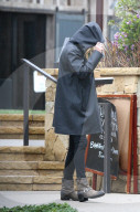 PEOPLE - Julia Roberts stapft mit den Kids durch den Regen von Los Angeles