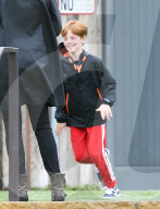 PEOPLE - Julia Roberts stapft mit den Kids durch den Regen von Los Angeles