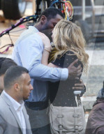 PEOPLE - Kate Winslet und Idris Elba knutschen auf dem Filmset