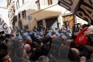 NEWS - Italien: Taxifahrer streiken - Gewaltsame Proteste in Rom