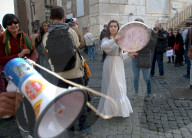 NEWS - Italien: Taxifahrer streiken - Gewaltsame Proteste in Rom