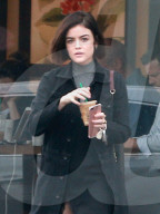 PEOPLE - Lucy Hale in Overknees in Hollywood unterwegs