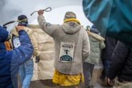 NEWS - Dakota Pipeline: Polizei räumt 'Standing Rock' Protestcamp
