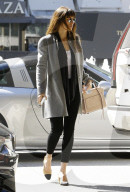 PEOPLE - Jessica Biel in Century City unterwegs