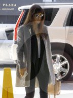 PEOPLE - Jessica Biel in Century City unterwegs