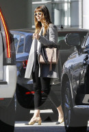 PEOPLE - Jessica Biel in Century City unterwegs