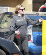 PEOPLE - Kirsten Dunst verlässt Zahnarztpraxis