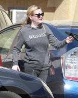 PEOPLE - Kirsten Dunst verlässt Zahnarztpraxis