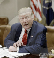 NEWS - USA: Trump bei der Beratung über den Haushalt